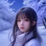插画爱好者阿雪的头像，扎马尾的女生，背景是薰衣草紫色调